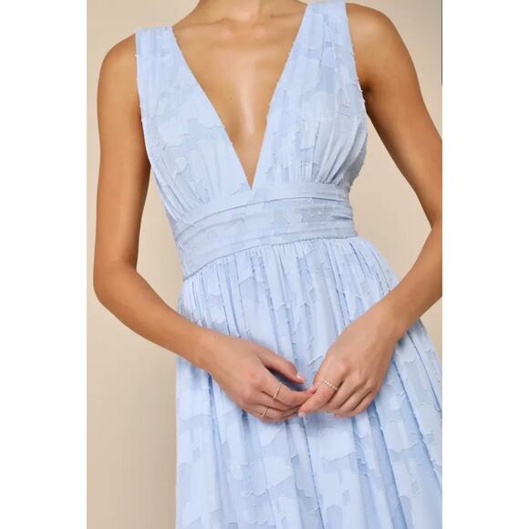 NWT Lulus Sweet Sophistication Light Blue Burnout Floral Maxi Dress M - Picture 3 of 5